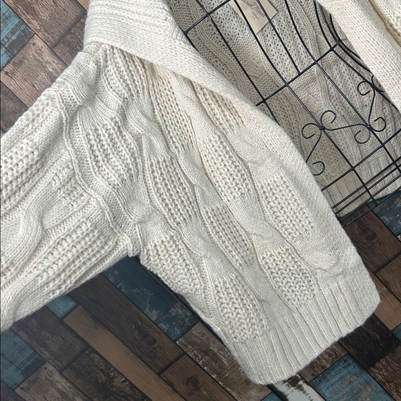 Universal Thread XXL Cream Knit Sweater - Picture 6 of 14